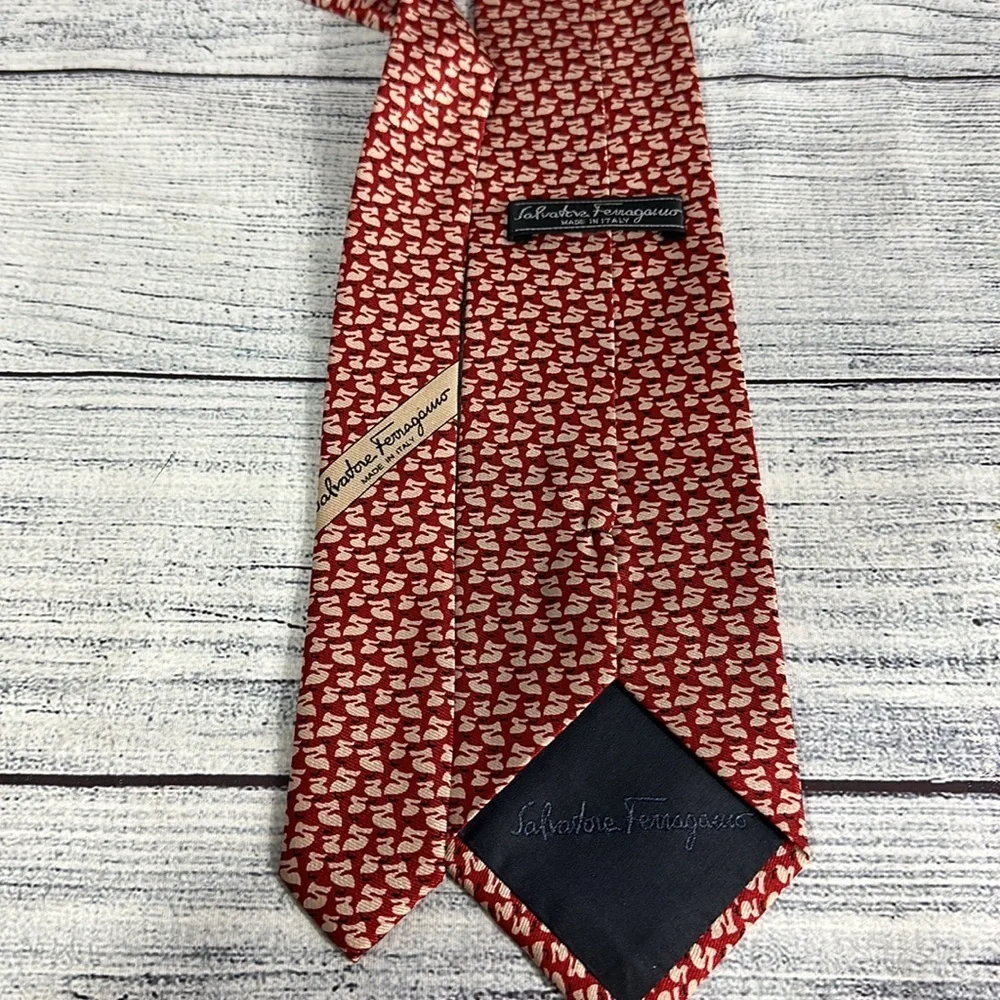 Salvatore Ferragamo Duck Like / S Pattern Print 100% Silk Designer Luxury Tie - Picture 2 of 4